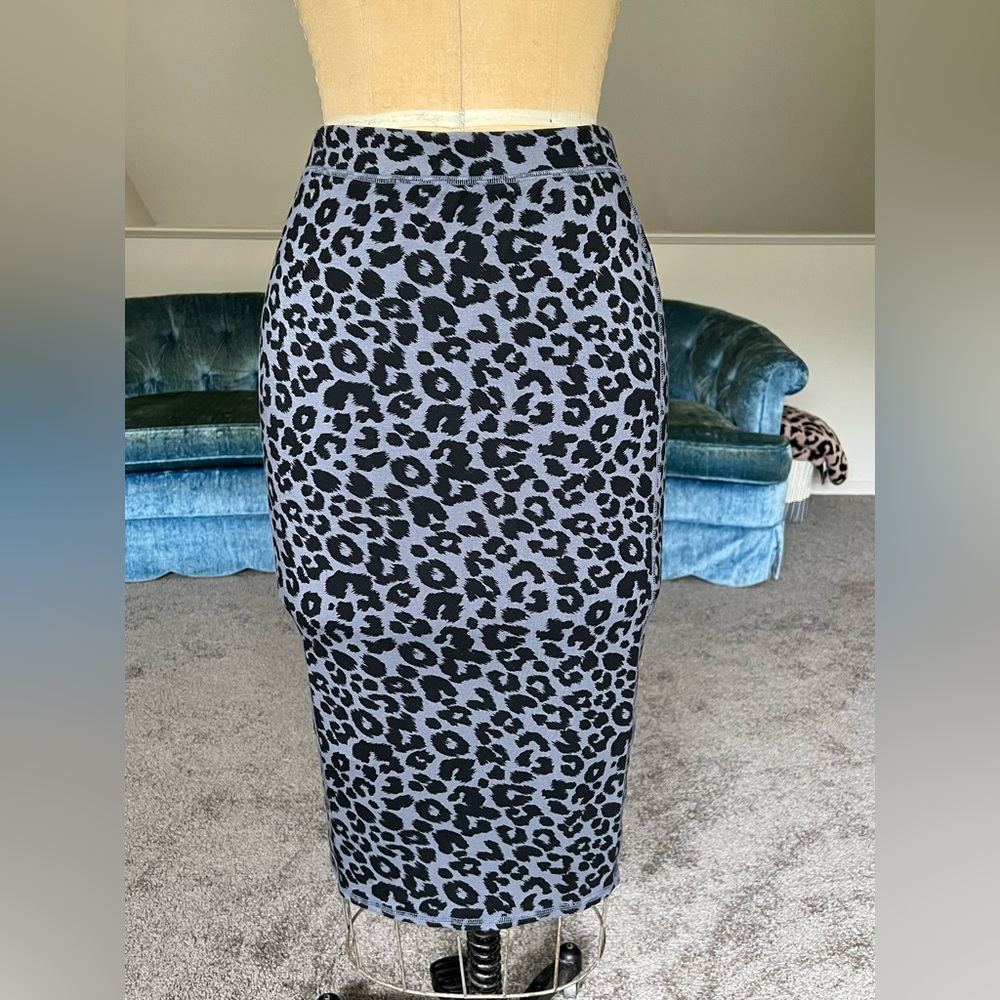 Old Navy gray leopard print pull on midi pencil skirt